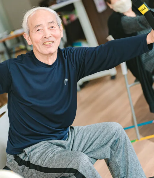 笑顔でリハビリテーションアイリスの施設を利用する地域の皆さん01|ハートフルサンデー